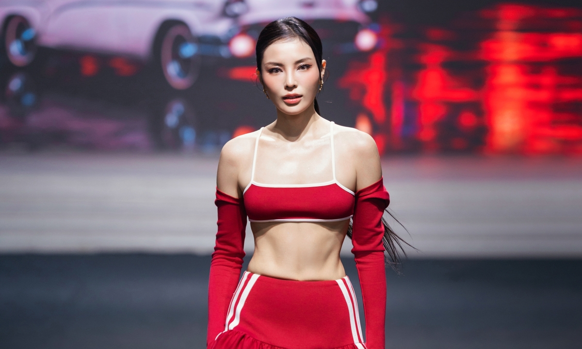 Đỗ Mạnh Cường lăng xê phong cách thể thao tại show DMC - hình ảnh - sc88x.vip