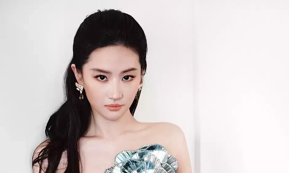 Lưu Diệc Phi lộng lẫy như ‘bông hồng thủy tinh’ tại sự kiện, fan Việt rộn ràng bàn tán - hình ảnh - sc88x.vip