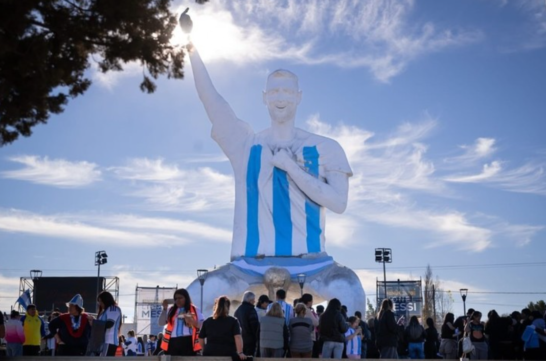Argentina khánh thành tượng Messi cao 26 mét – biểu tượng mới của niềm tự hào dân tộc - hình ảnh - sc88x.vip Argentina khánh thành tượng Messi cao 26 mét – biểu tượng mới của niềm tự hào dân tộc - hình ảnh - sc88x.vip