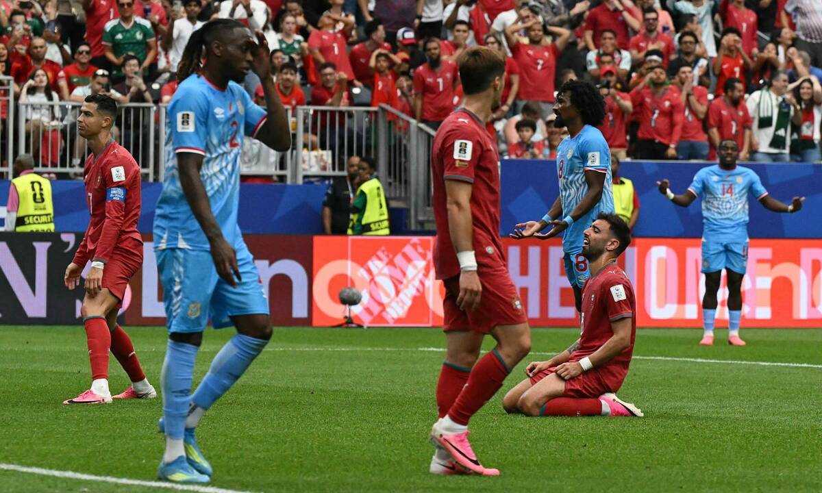 SC88 đổi thưởng: Ronaldo bị chỉ trích vì tranh đá phạt với Bruno Fernandes - hình ảnh - sc88x.vip SC88 đổi thưởng: Ronaldo bị chỉ trích vì tranh đá phạt với Bruno Fernandes - hình ảnh - sc88x.vip