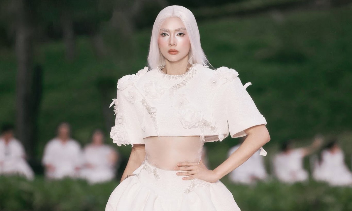 Võ Hoàng Yến cưỡi môtô địa hình làm vedette show thời trang tại Lăng Cô - hình ảnh - sc88x.vip