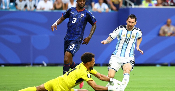 Messi Bị Cầu Thủ Cabo Verde ‘Tấn Công’ Xin Chữ Ký Sau Trận Đấu - hình ảnh - sc88x.vip Messi Bị Cầu Thủ Cabo Verde ‘Tấn Công’ Xin Chữ Ký Sau Trận Đấu - hình ảnh - sc88x.vip